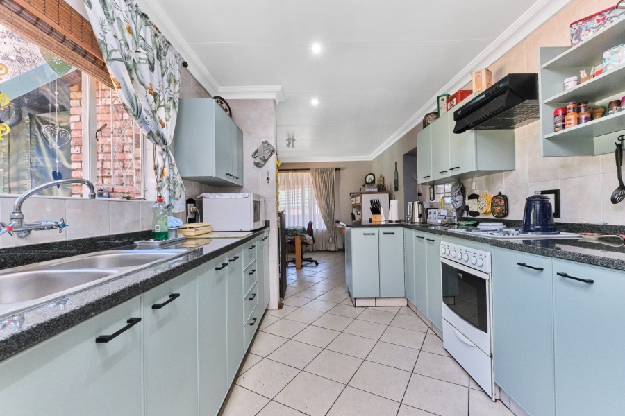 3 Bedroom Property for Sale in Wilro Park Gauteng