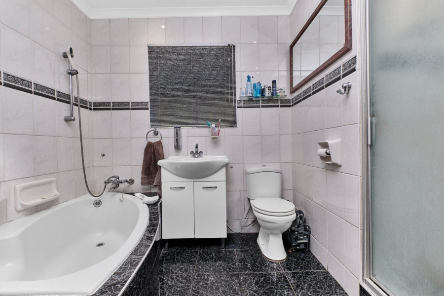 3 Bedroom Property for Sale in Wilro Park Gauteng