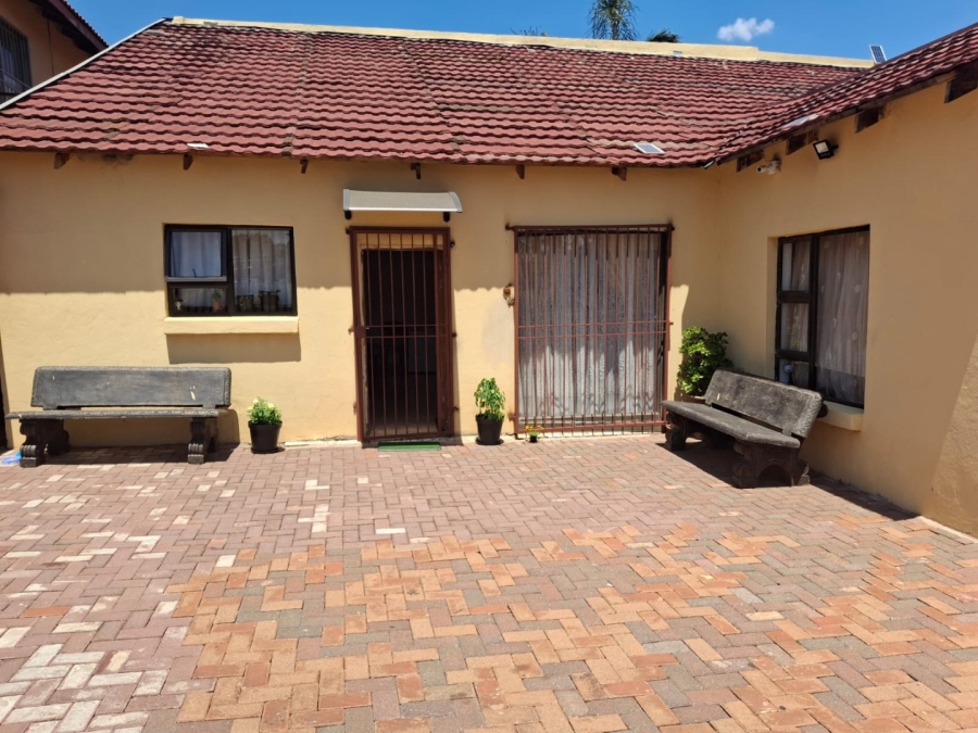 To Let 3 Bedroom Property for Rent in Erasmia Gauteng