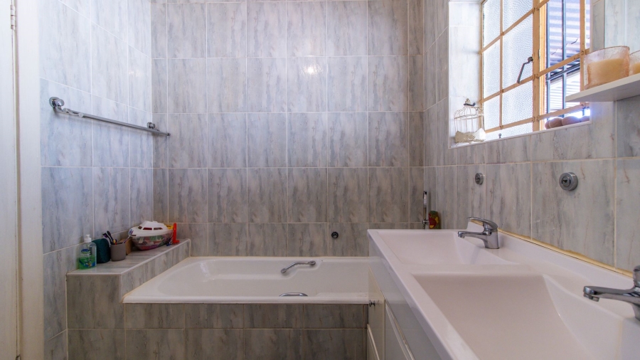 4 Bedroom Property for Sale in Rewlatch Gauteng