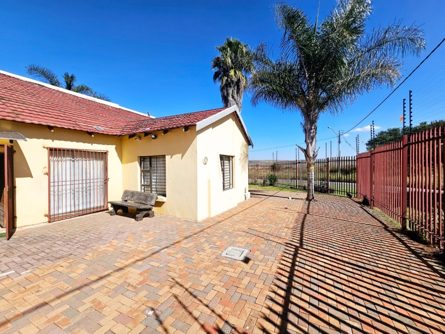 To Let 3 Bedroom Property for Rent in Erasmia Gauteng
