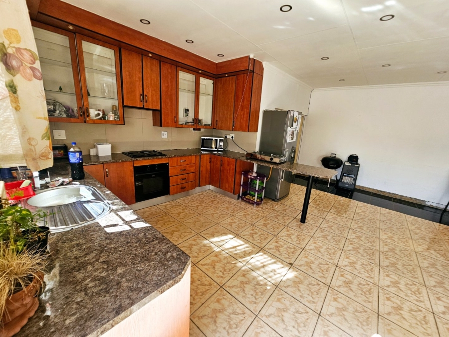 To Let 3 Bedroom Property for Rent in Erasmia Gauteng