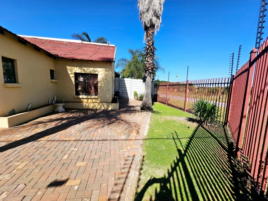 To Let 3 Bedroom Property for Rent in Erasmia Gauteng