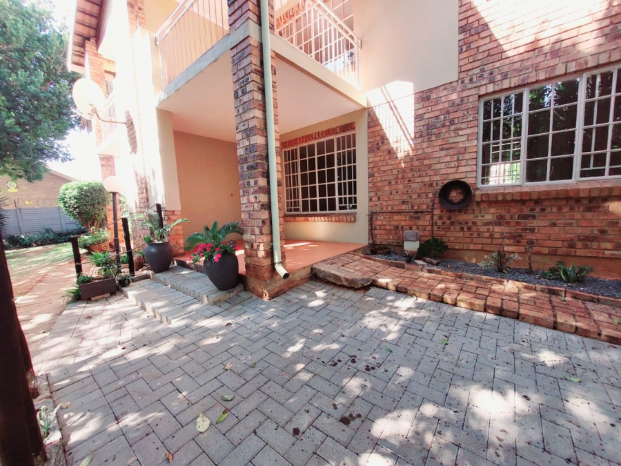 2 Bedroom Property for Sale in Magalieskruin Gauteng