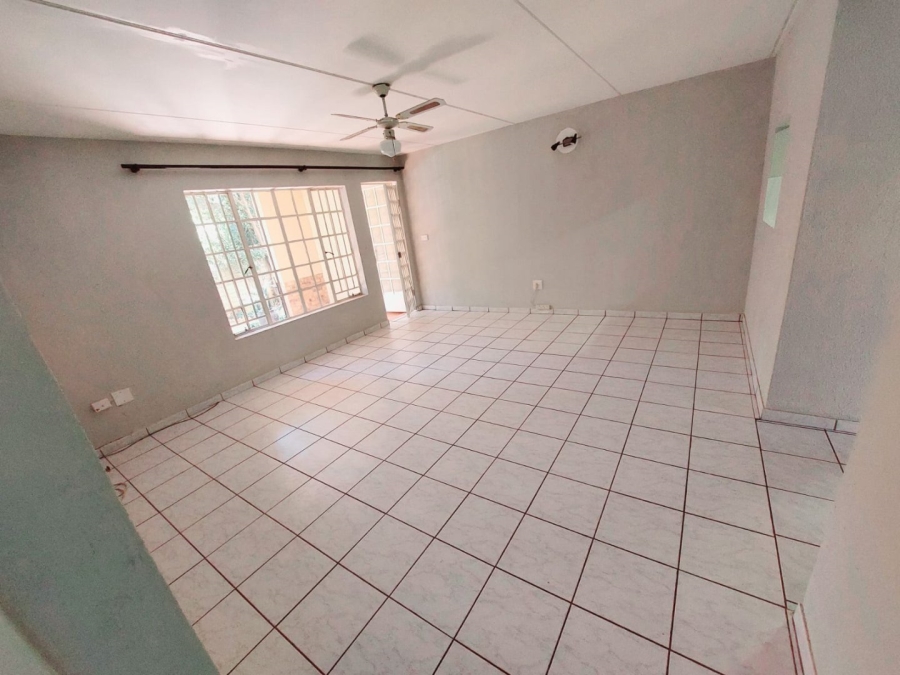 2 Bedroom Property for Sale in Magalieskruin Gauteng