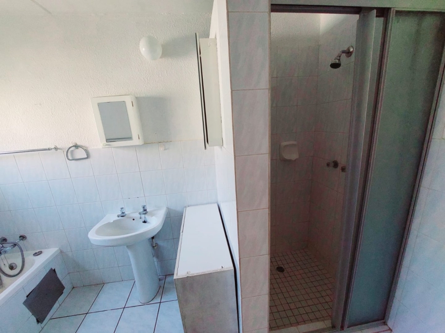 2 Bedroom Property for Sale in Magalieskruin Gauteng