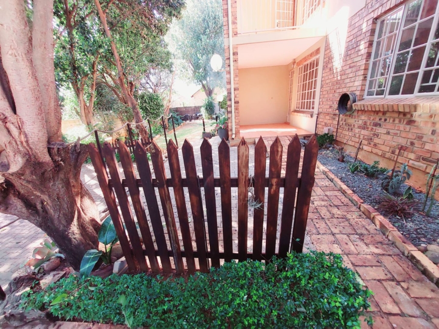 2 Bedroom Property for Sale in Magalieskruin Gauteng