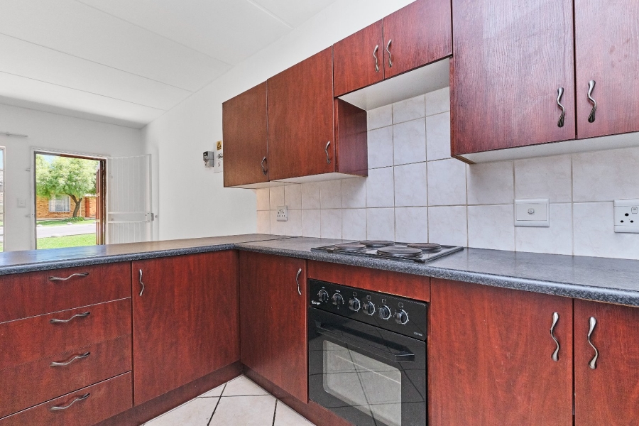 To Let 2 Bedroom Property for Rent in Honeypark Gauteng