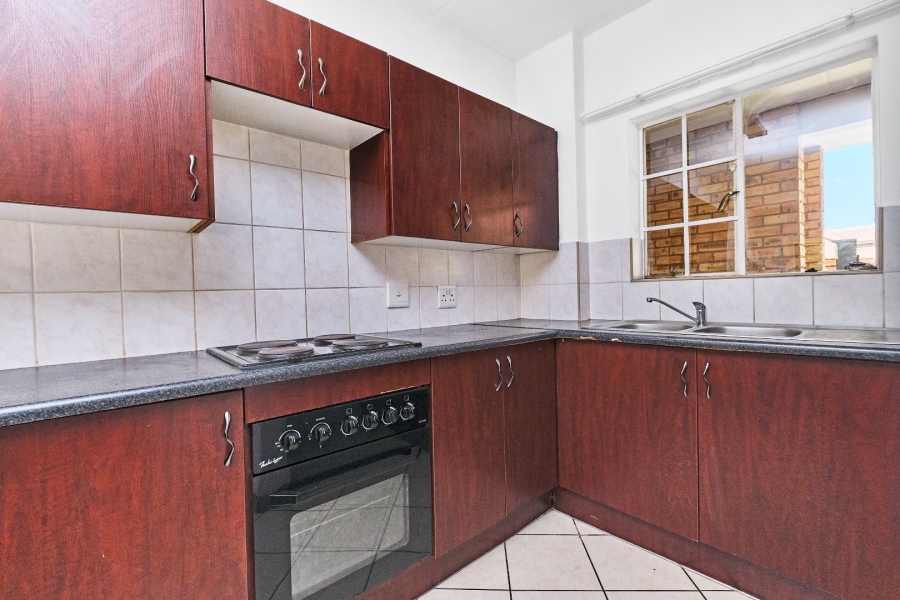 To Let 2 Bedroom Property for Rent in Honeypark Gauteng