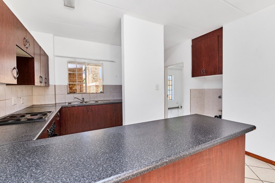 To Let 2 Bedroom Property for Rent in Honeypark Gauteng