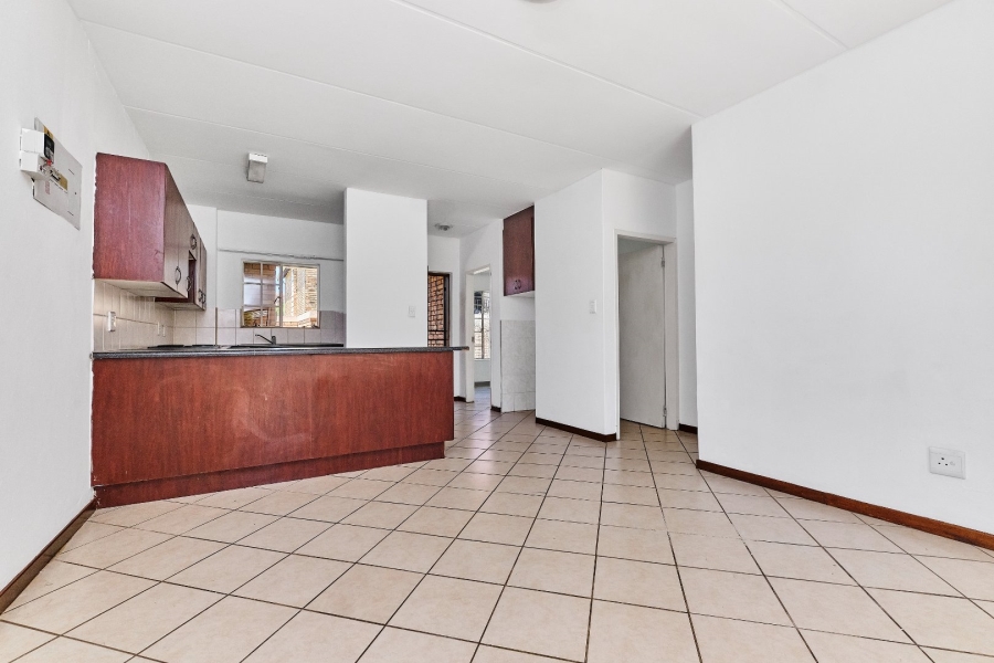 To Let 2 Bedroom Property for Rent in Honeypark Gauteng