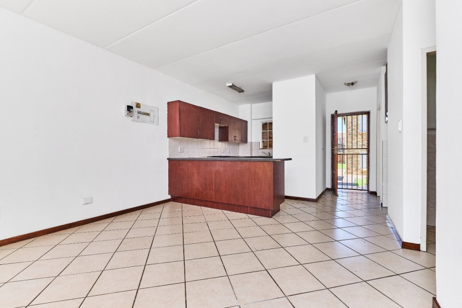 To Let 2 Bedroom Property for Rent in Honeypark Gauteng