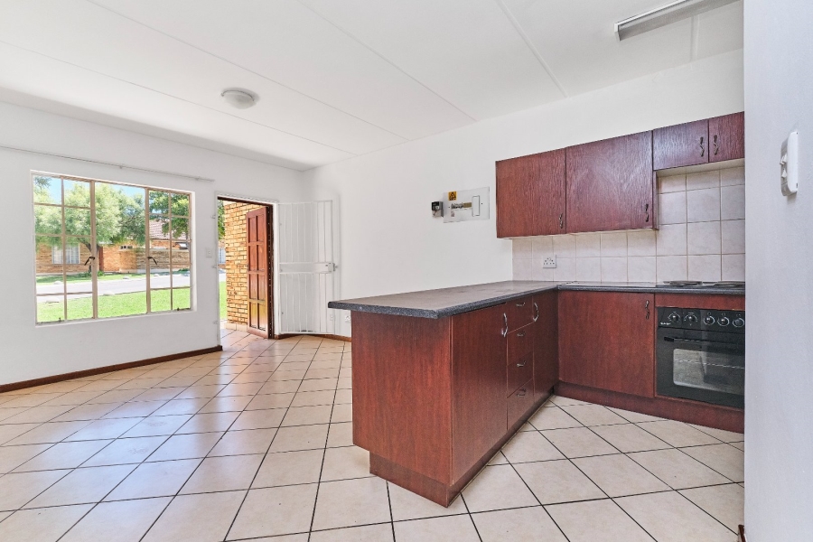 To Let 2 Bedroom Property for Rent in Honeypark Gauteng