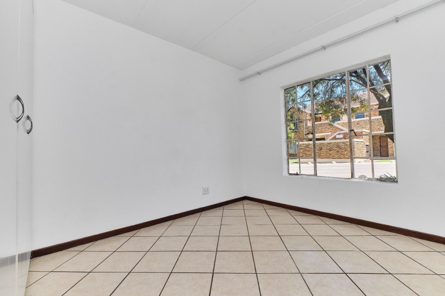 To Let 2 Bedroom Property for Rent in Honeypark Gauteng
