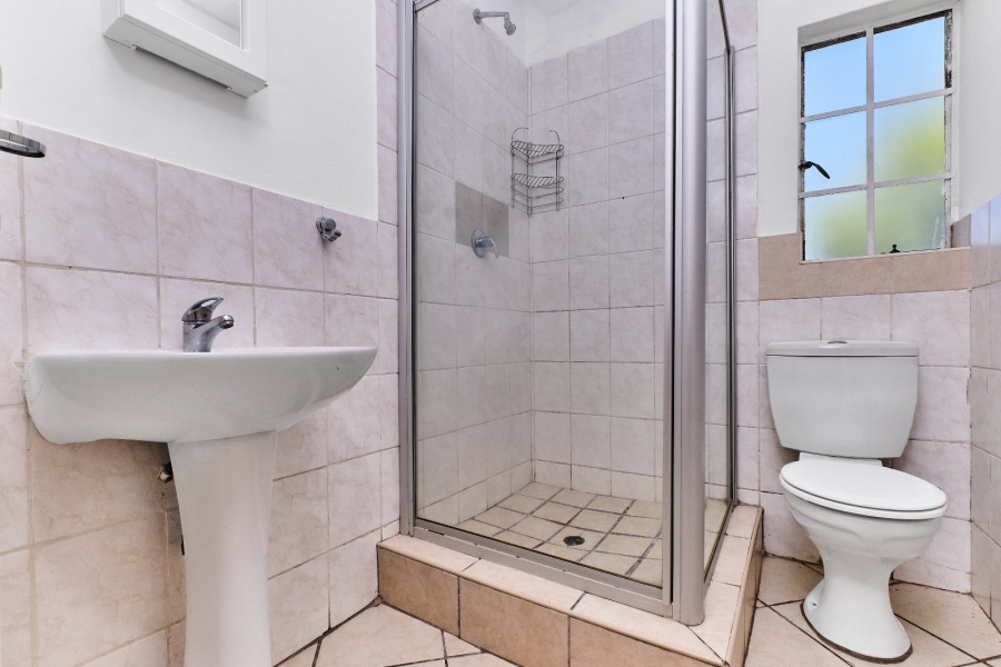 To Let 2 Bedroom Property for Rent in Honeypark Gauteng
