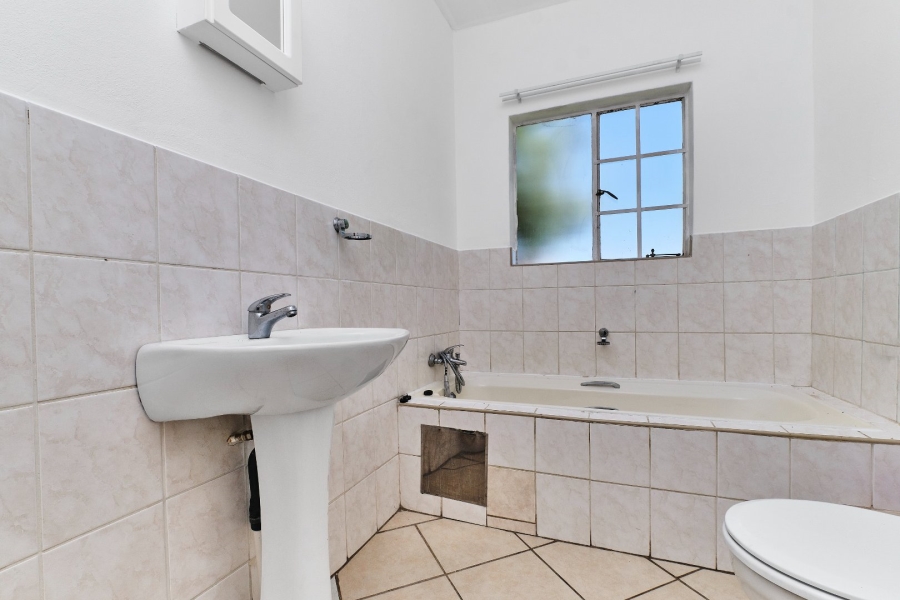 To Let 2 Bedroom Property for Rent in Honeypark Gauteng