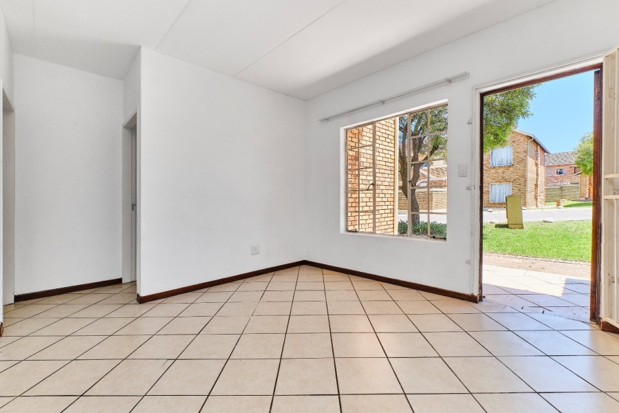 To Let 2 Bedroom Property for Rent in Honeypark Gauteng