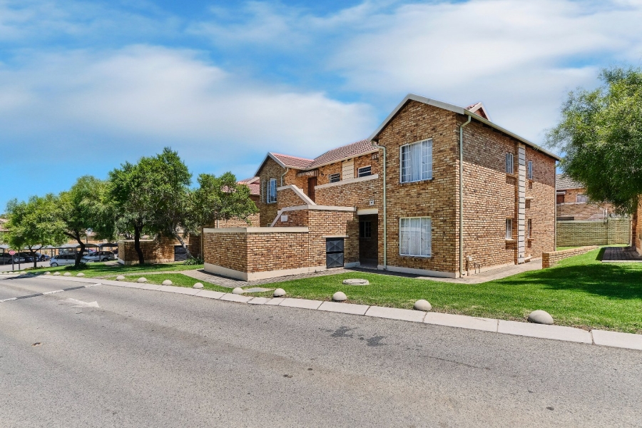 To Let 2 Bedroom Property for Rent in Honeypark Gauteng