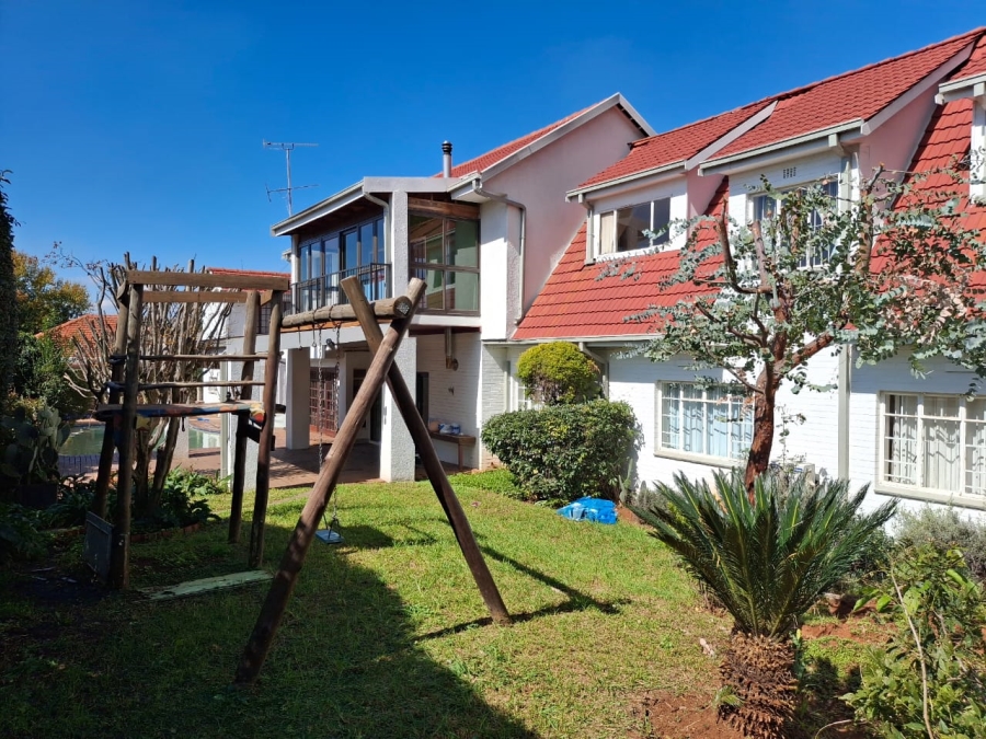 5 Bedroom Property for Sale in Greenside Gauteng
