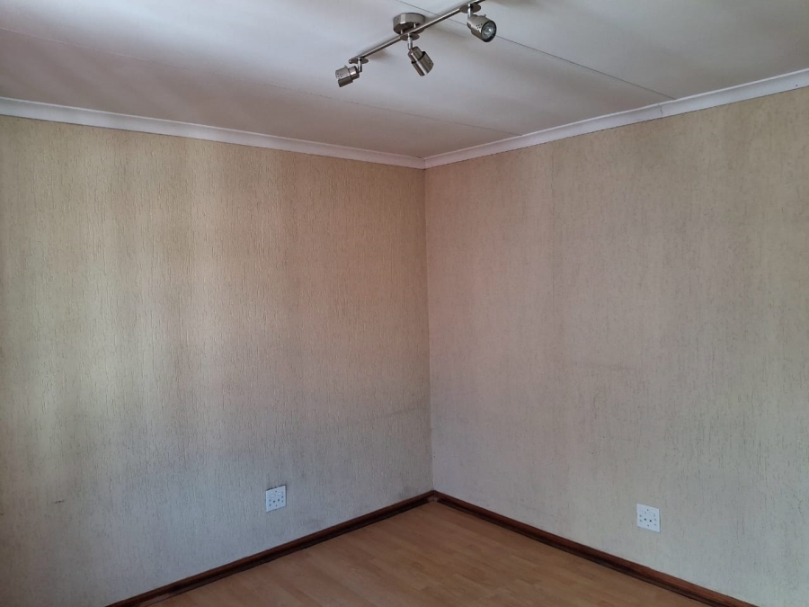 5 Bedroom Property for Sale in Greenside Gauteng