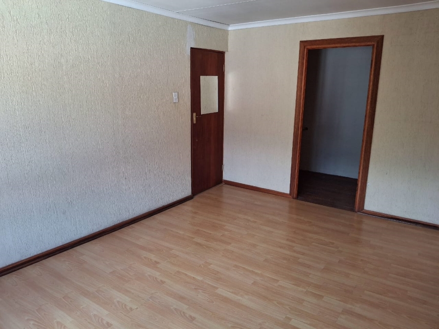 5 Bedroom Property for Sale in Greenside Gauteng