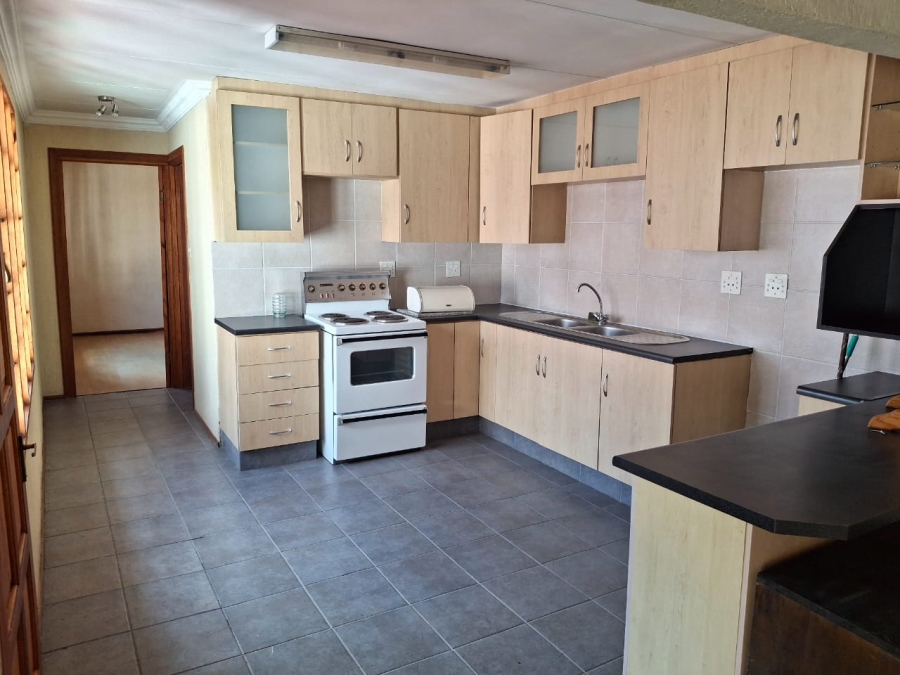 5 Bedroom Property for Sale in Greenside Gauteng