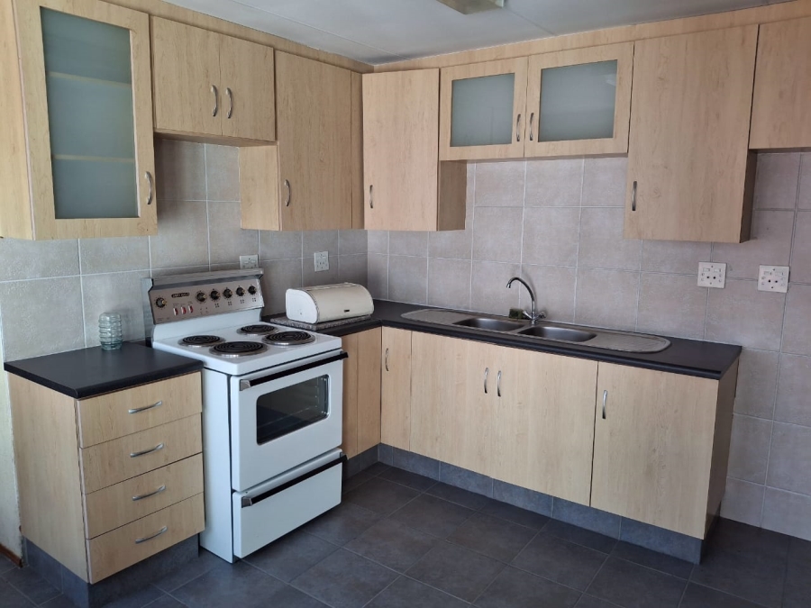 5 Bedroom Property for Sale in Greenside Gauteng