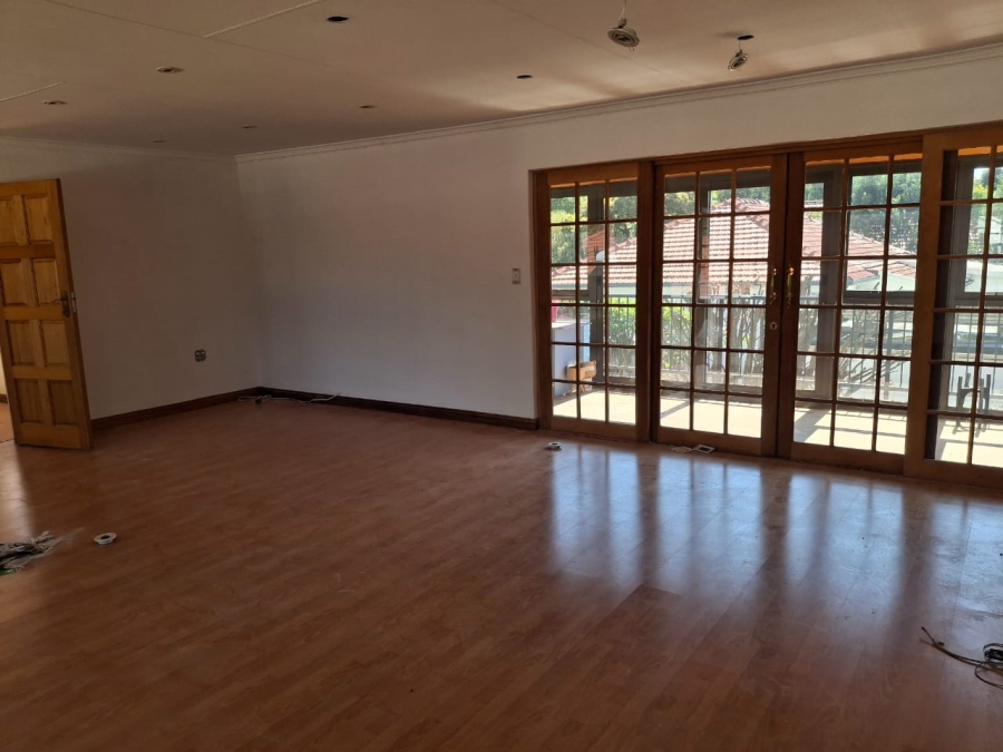 5 Bedroom Property for Sale in Greenside Gauteng