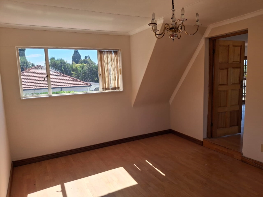 5 Bedroom Property for Sale in Greenside Gauteng