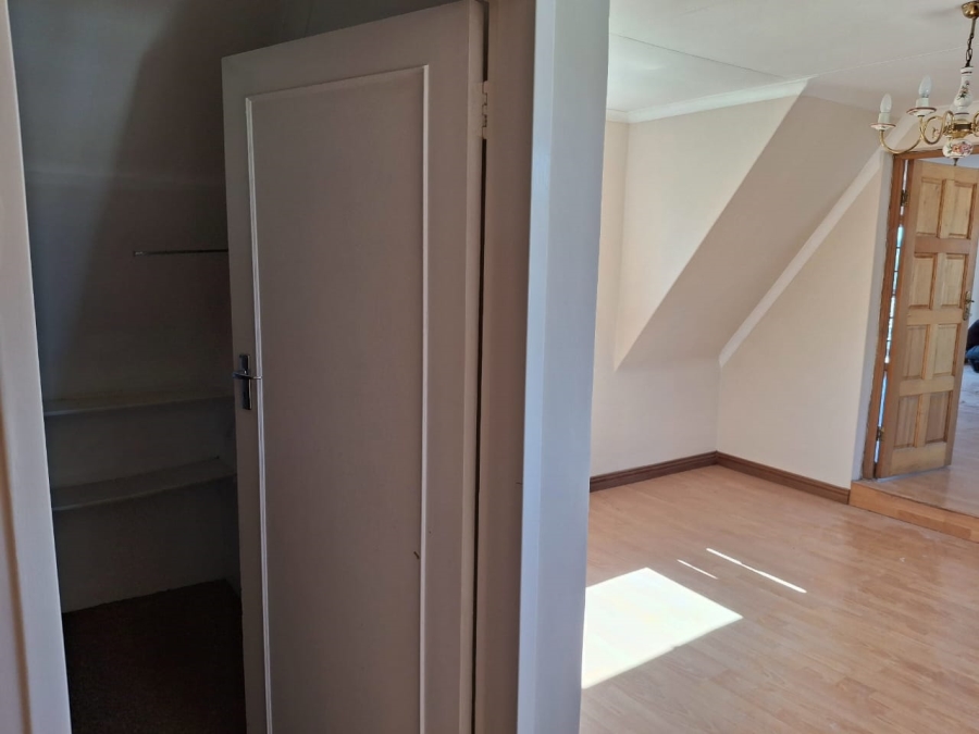 5 Bedroom Property for Sale in Greenside Gauteng