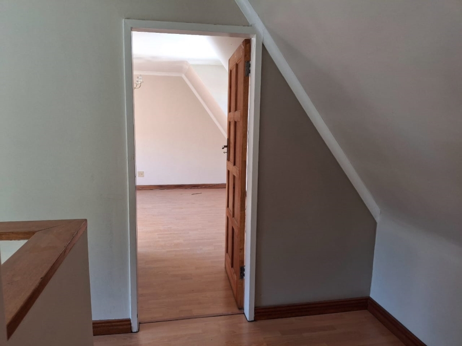 5 Bedroom Property for Sale in Greenside Gauteng