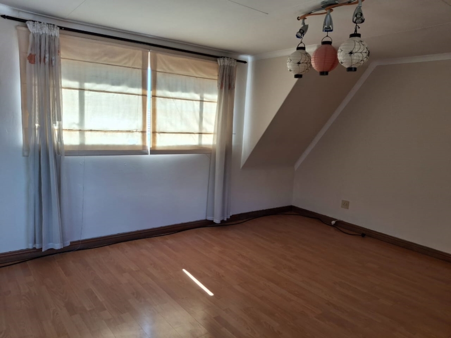 5 Bedroom Property for Sale in Greenside Gauteng