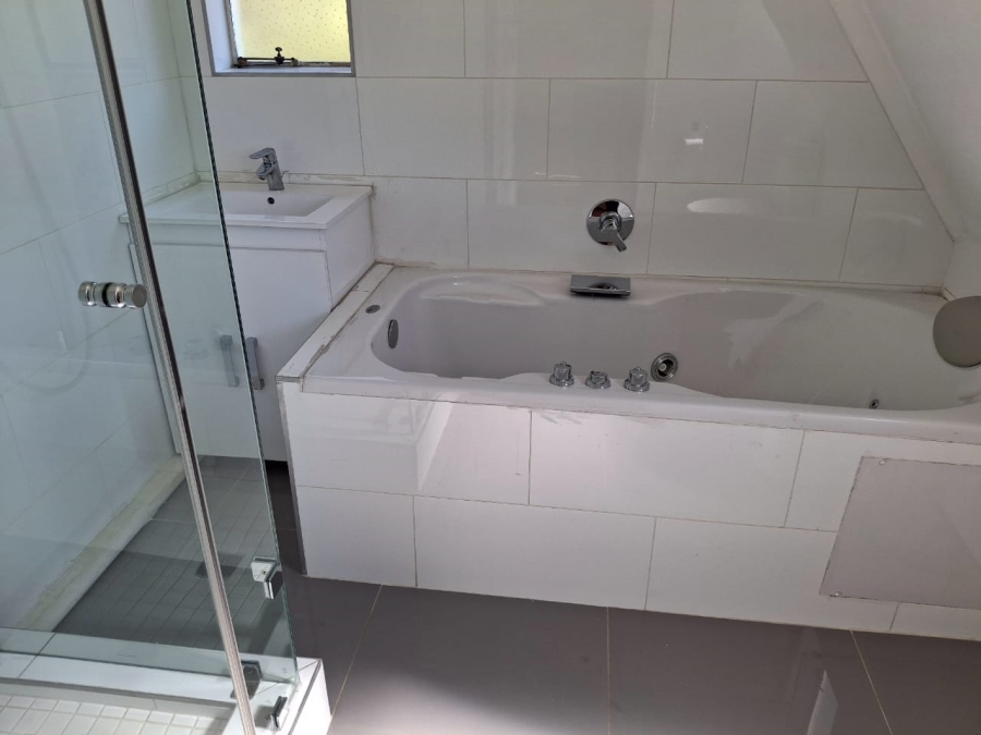 5 Bedroom Property for Sale in Greenside Gauteng