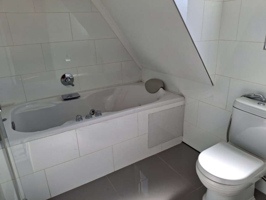 5 Bedroom Property for Sale in Greenside Gauteng