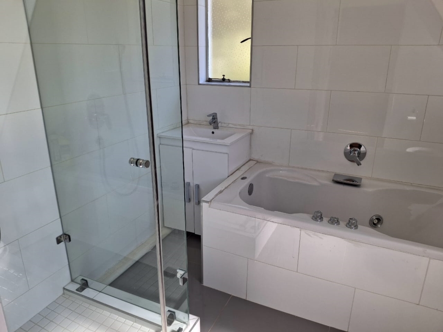 5 Bedroom Property for Sale in Greenside Gauteng