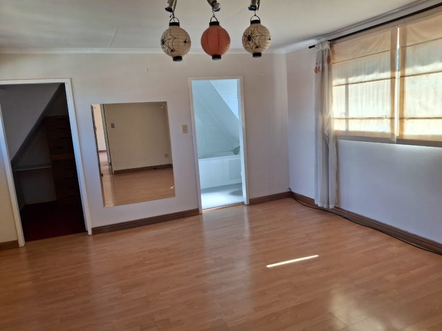 5 Bedroom Property for Sale in Greenside Gauteng