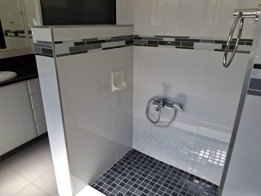 5 Bedroom Property for Sale in Greenside Gauteng