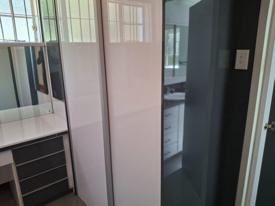 5 Bedroom Property for Sale in Greenside Gauteng