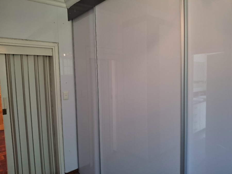 5 Bedroom Property for Sale in Greenside Gauteng