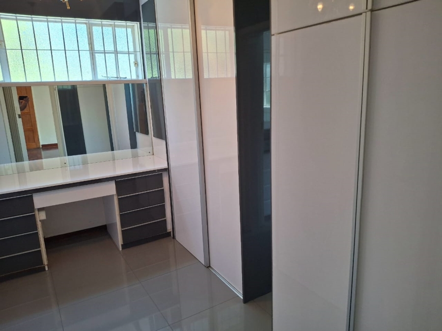 5 Bedroom Property for Sale in Greenside Gauteng