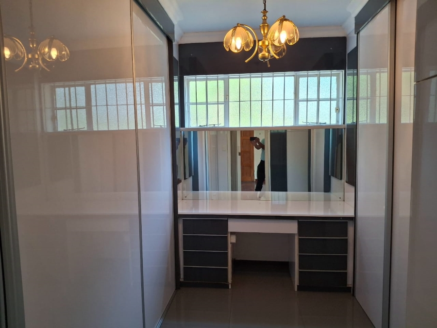 5 Bedroom Property for Sale in Greenside Gauteng