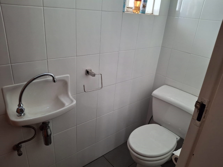 5 Bedroom Property for Sale in Greenside Gauteng