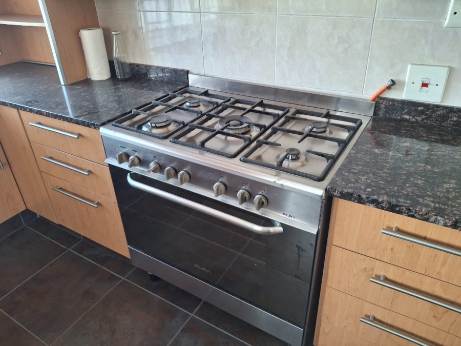5 Bedroom Property for Sale in Greenside Gauteng