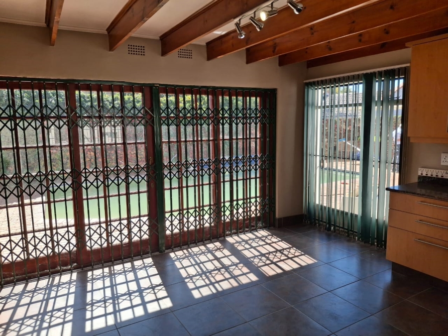 5 Bedroom Property for Sale in Greenside Gauteng