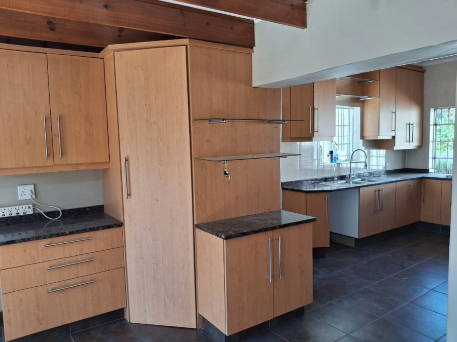 5 Bedroom Property for Sale in Greenside Gauteng