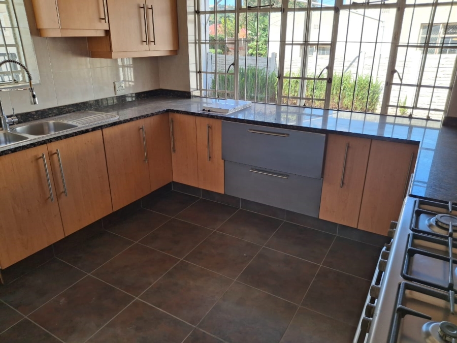 5 Bedroom Property for Sale in Greenside Gauteng
