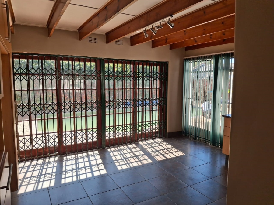 5 Bedroom Property for Sale in Greenside Gauteng