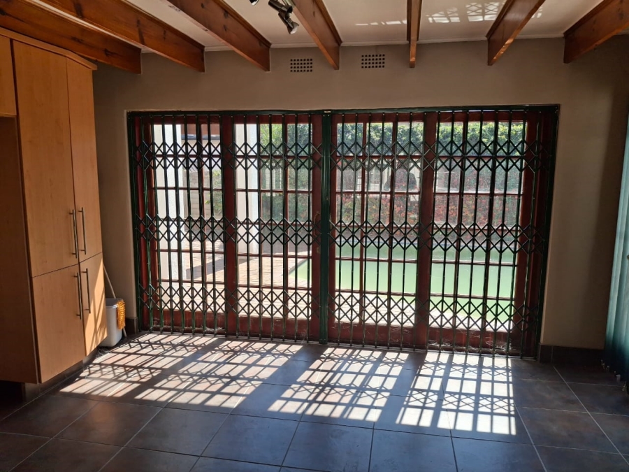 5 Bedroom Property for Sale in Greenside Gauteng
