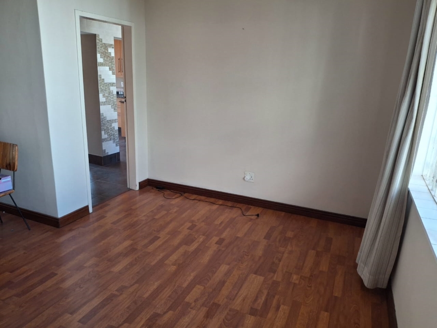 5 Bedroom Property for Sale in Greenside Gauteng