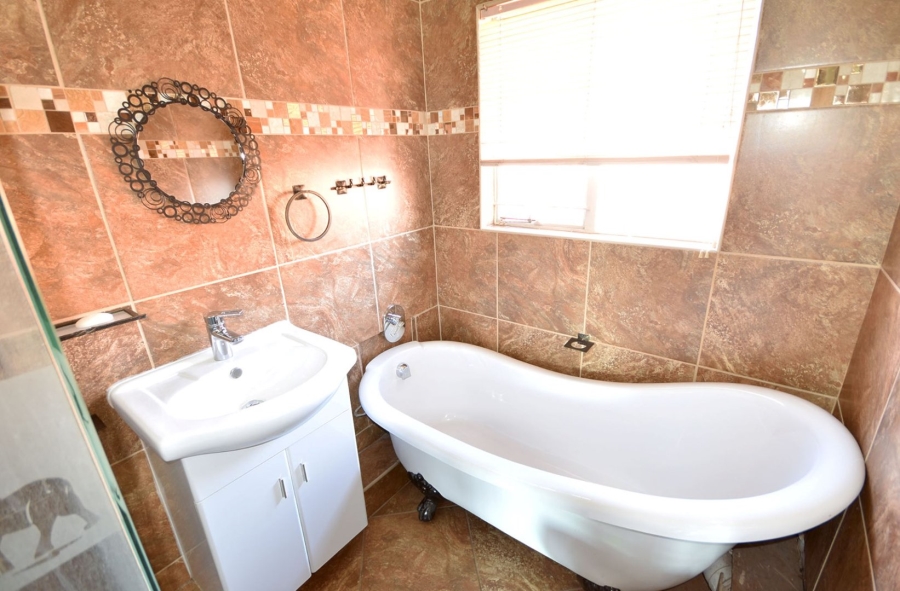 To Let 3 Bedroom Property for Rent in Garsfontein Gauteng